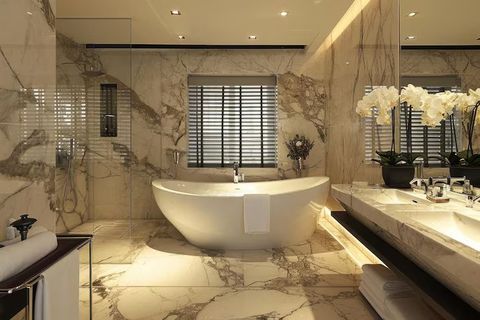 Luxury Bathroom Decor Guide: Elegant Design Ideas and Modern Interior Insights